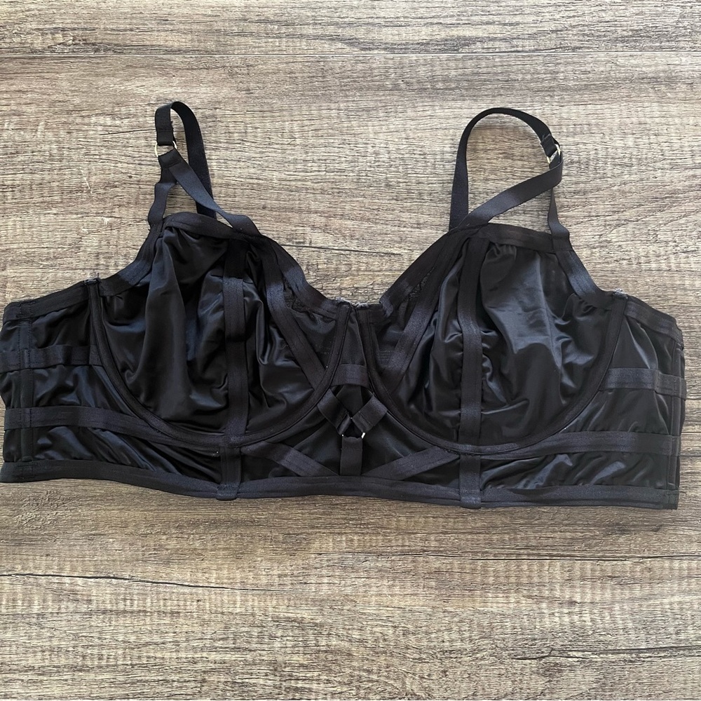 Torrid Curve Bondage Bra Size 4